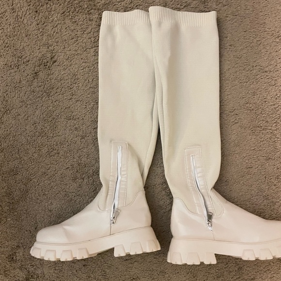 ⭐️SOLD⭐️Knee High Boots - Picture 3 of 5